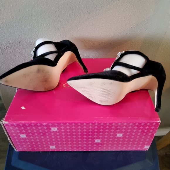 Black velvet pumps - Picture 3 of 3